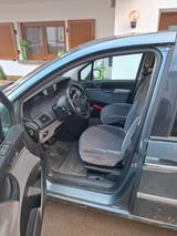 Peugeot 807 Style HDi FAP 135 Style - Peugeot 807 mit Diesel-Antrieb: mit Navigationssystem