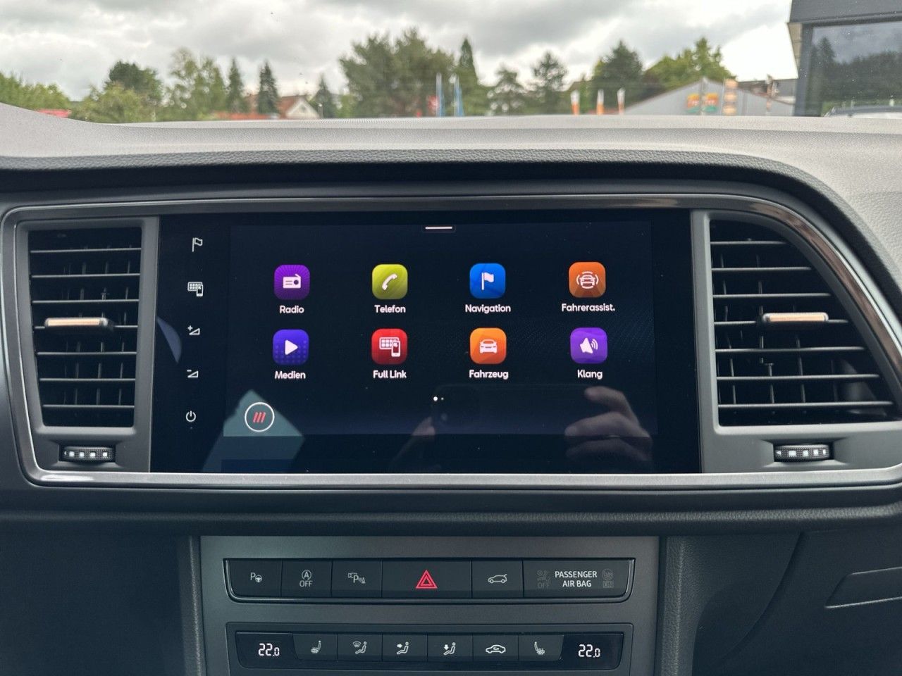Fahrzeugabbildung CUPRA Ateca VZ 2.0 TSI 300 PS 7-Gang-DSG 4Drive - mit KI generiert/bearbeitet