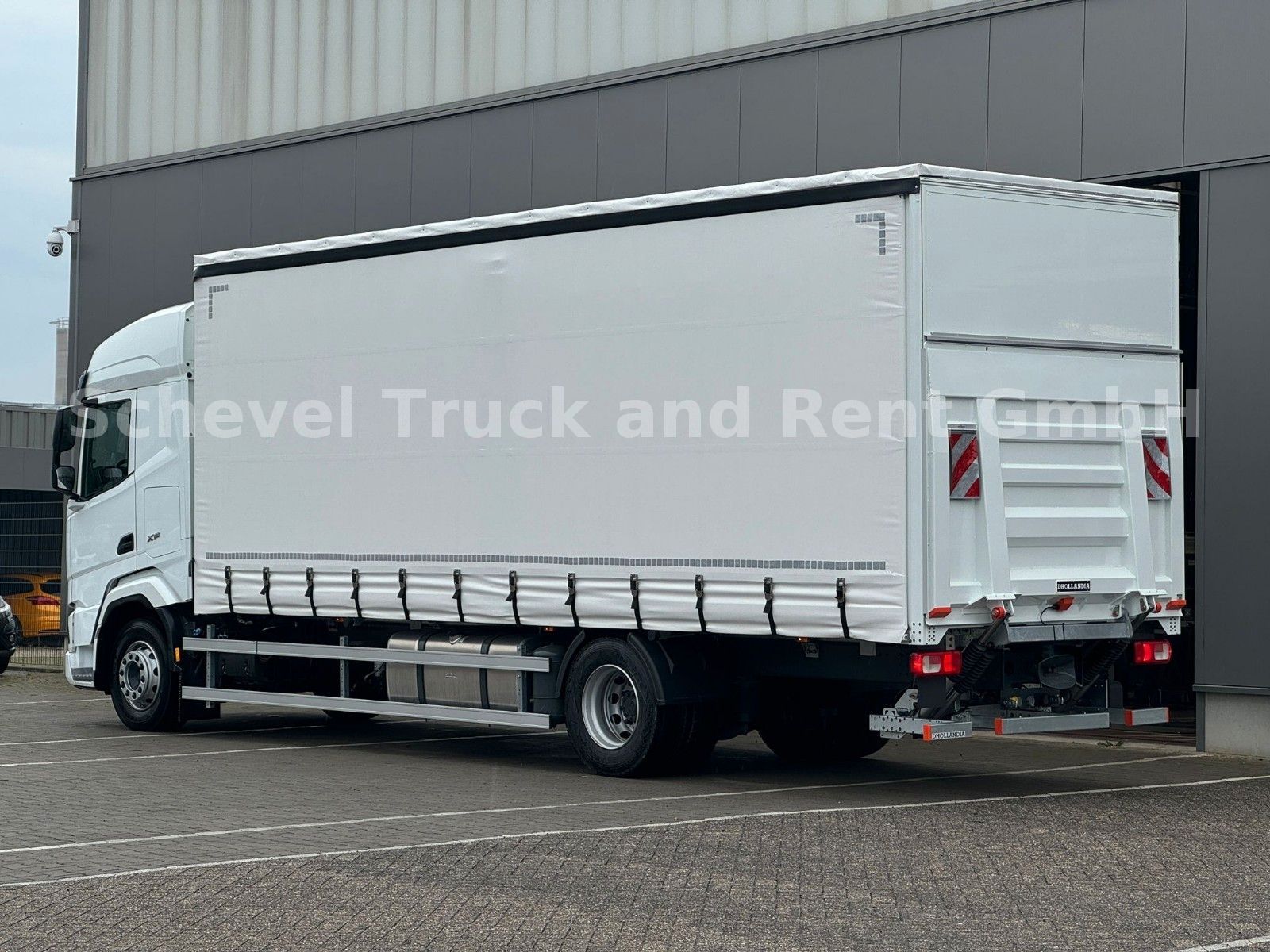 Fahrzeugabbildung DAF XF 480 4x2  Pritsche/Plane + LBW Dhollandia
