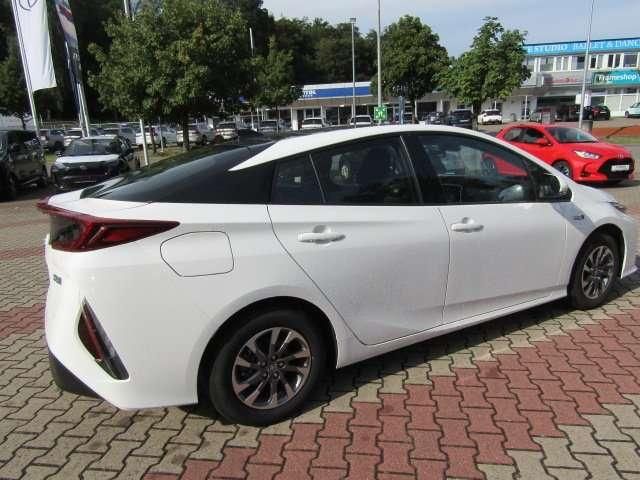 Fahrzeugabbildung Toyota Prius Plug-in Hybrid mit Solar-Dach