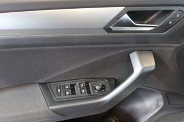 Volkswagen T-Roc 1.5 TSI Life AID+NAVI+PDC+LANE+17"+AHK