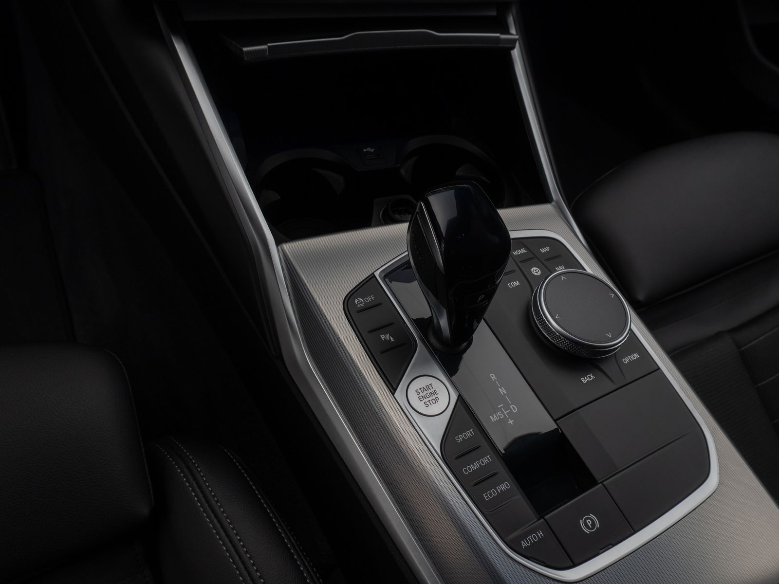 Fahrzeugabbildung BMW 320d Sport Line Kamera DAB HiFi DrivAssist Alarm