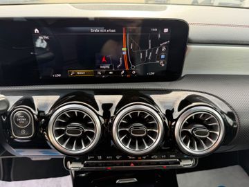 Mercedes CLA 180 Shooting Brake - 11