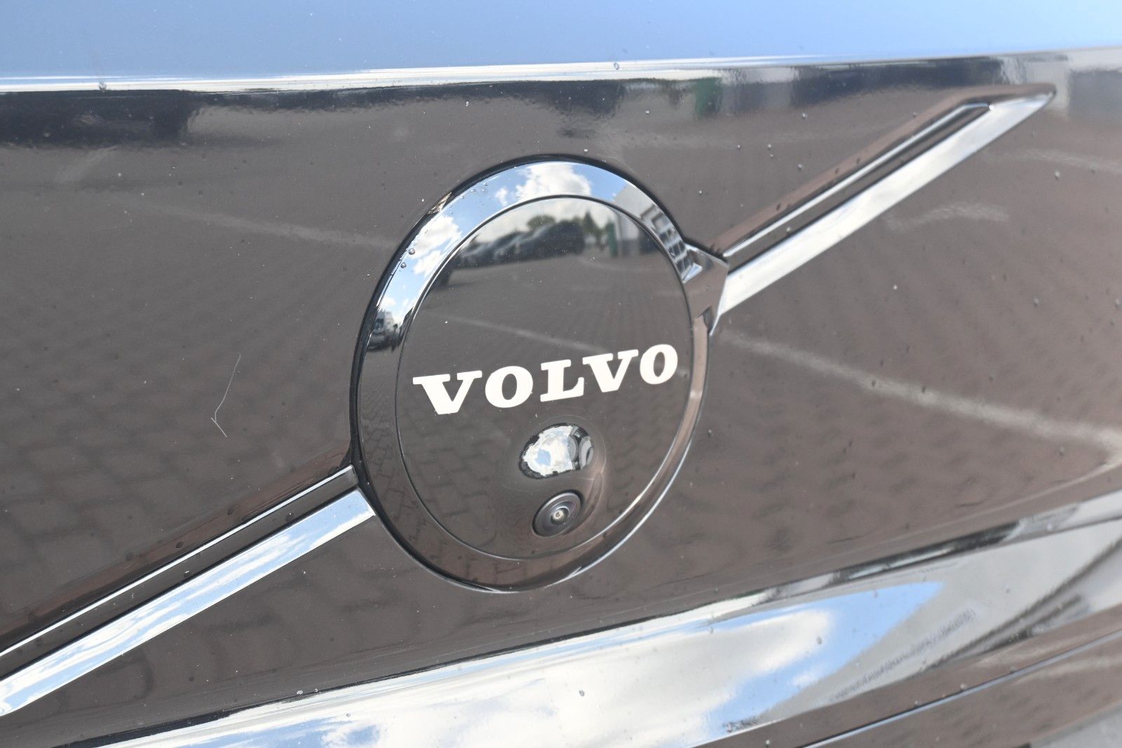Fahrzeugabbildung Volvo EX30 Single Motor Extended Range Black Edt Ultra
