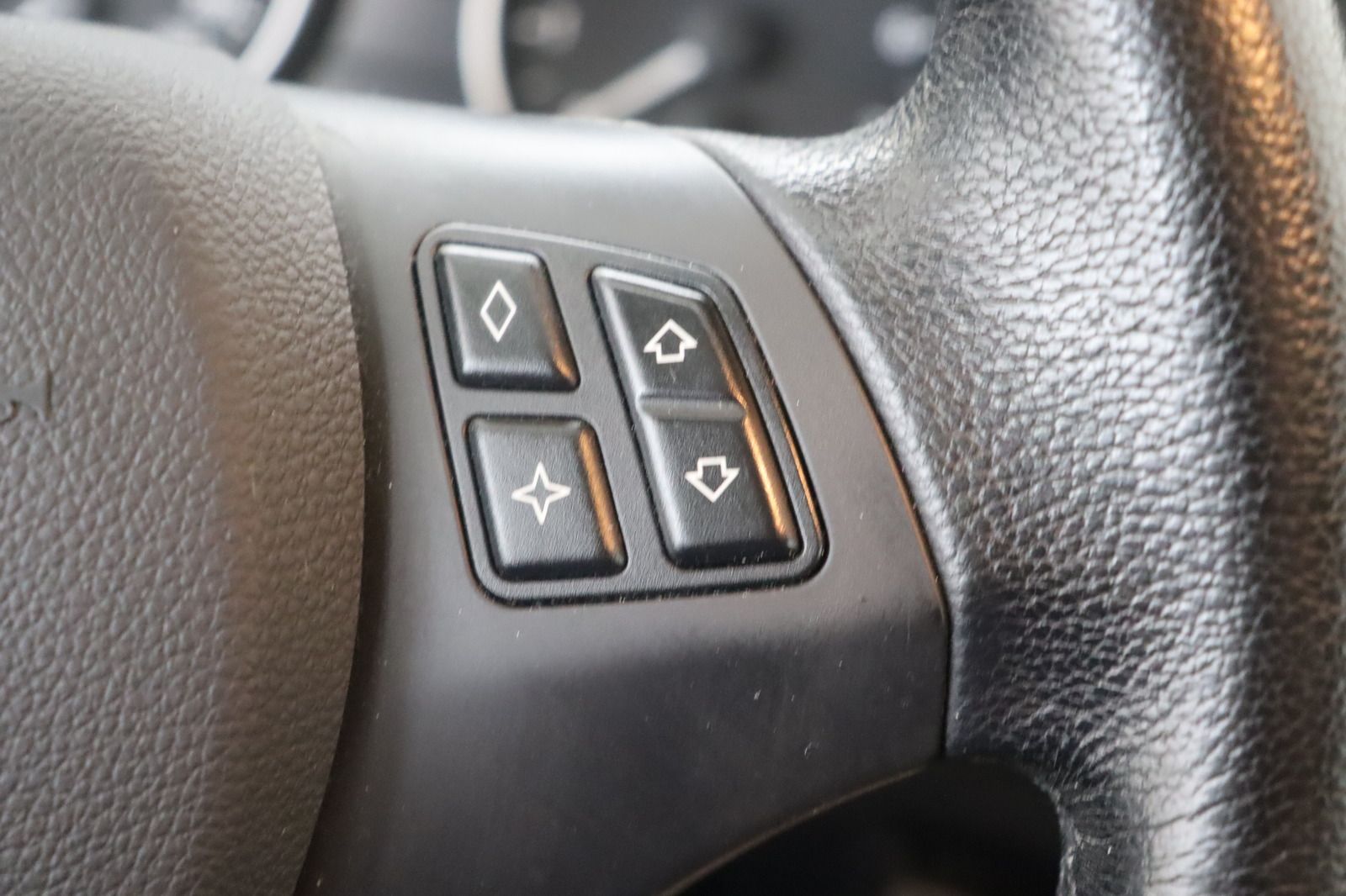 Fahrzeugabbildung BMW 325 i * Xenon * SD * Leder
