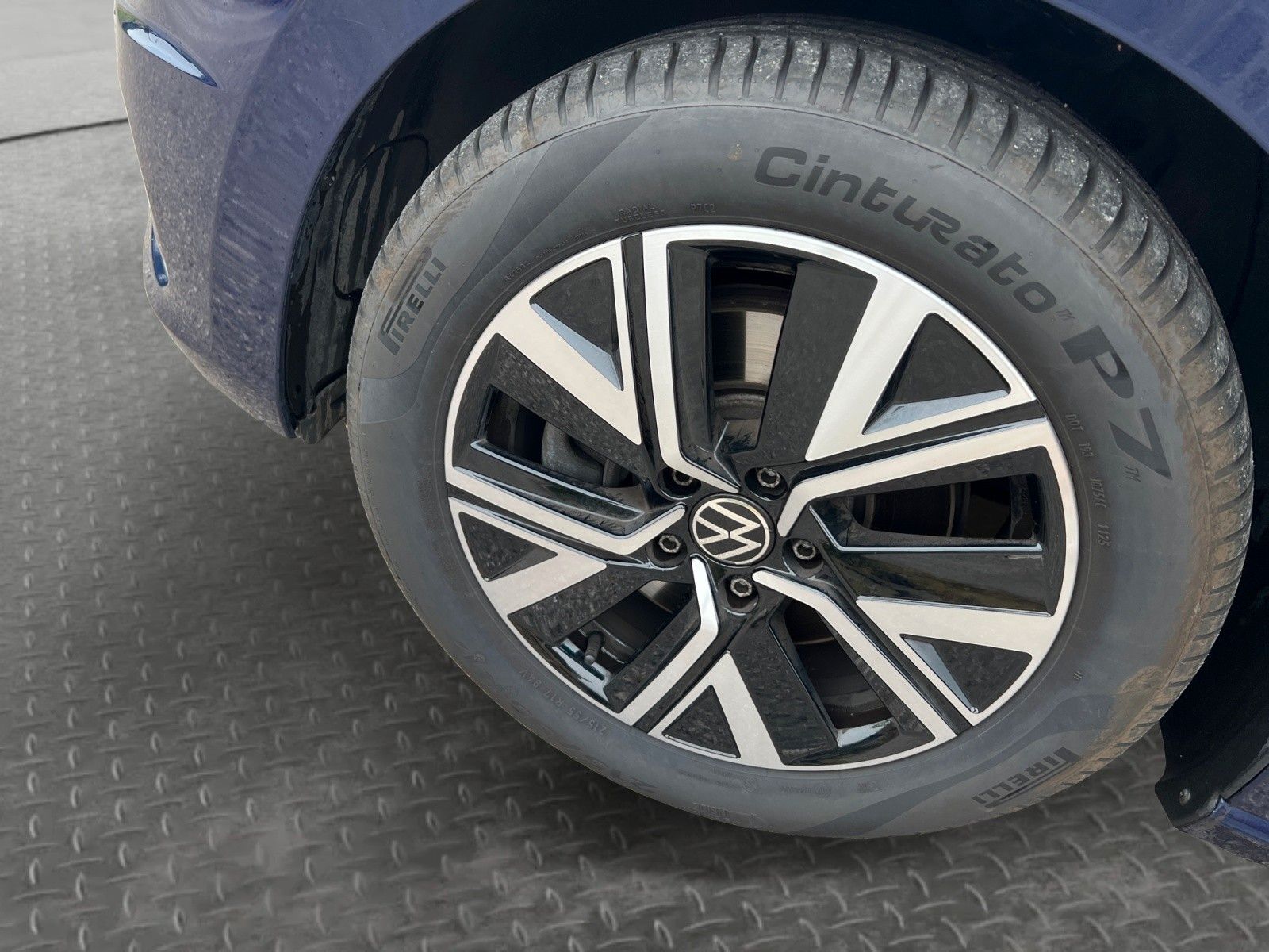 Volkswagen Touran 2.0TDI Highline DSG LED ACC NAV eHeck SHZ foto 8