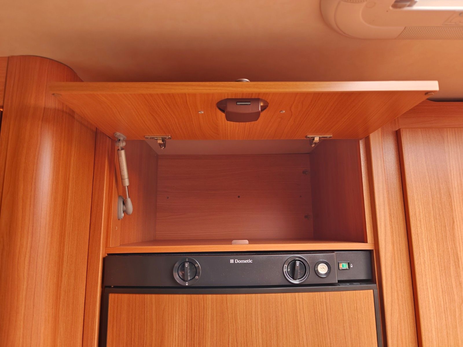 Fahrzeugabbildung Knaus Sport 400 LB - Doppelbett/Sitzgruppe, Superb -