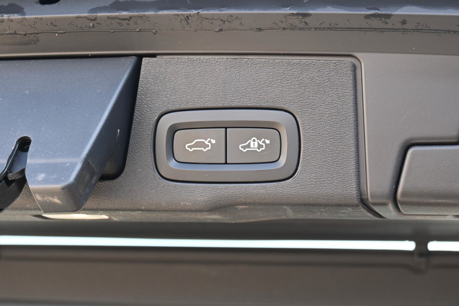 Fahrzeugabbildung Volvo XC60 B4 Plus Bright*LED*Google*STHZ*NAVI*AHK