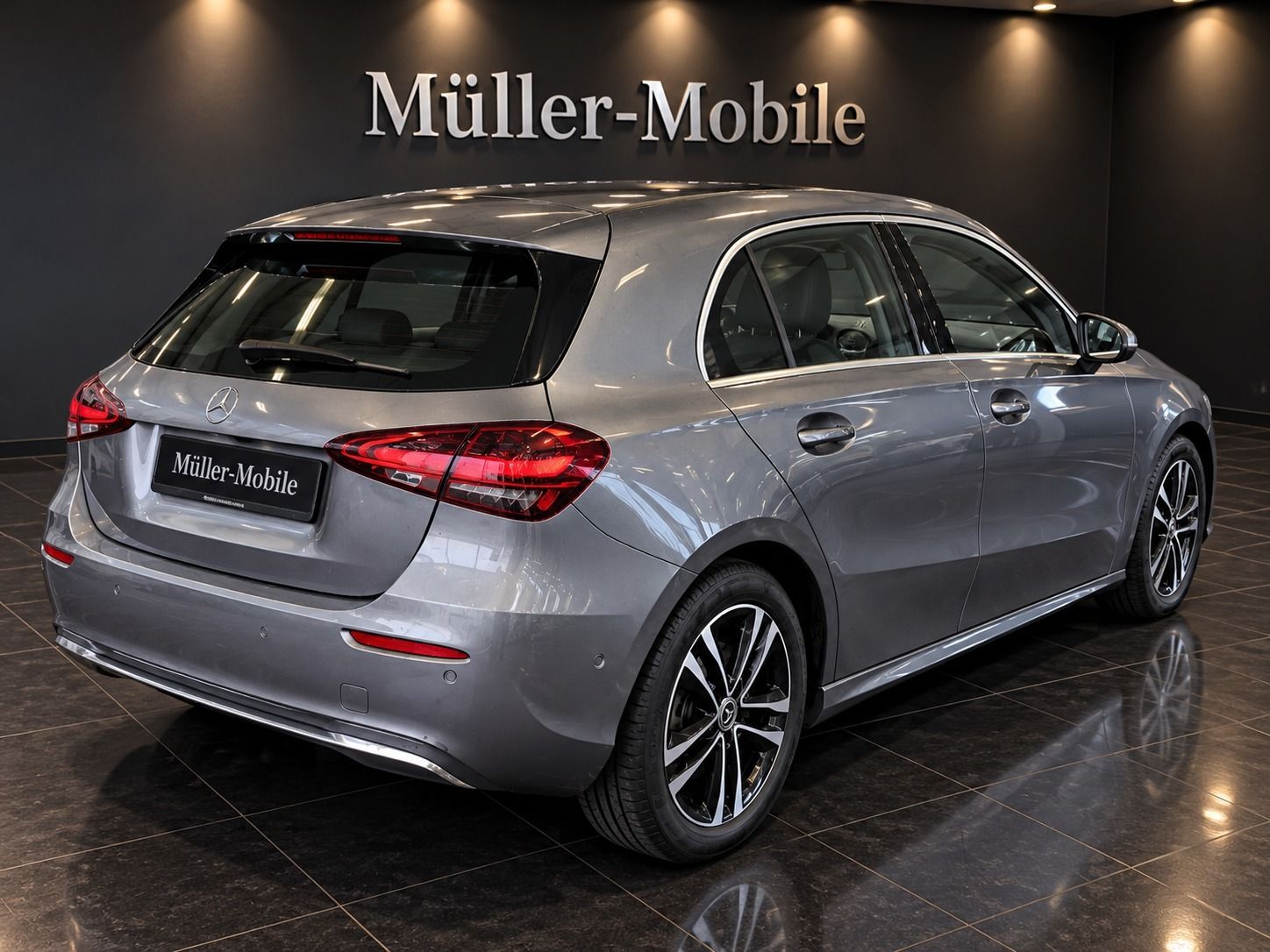 Fahrzeugabbildung Mercedes-Benz A 180 7G-DCT PANORAMA MBUX KAMERA WINTER KEYLESS