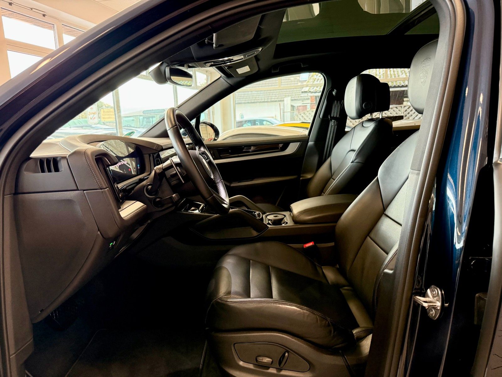 Fahrzeugabbildung Porsche Cayenne V6 Luftfederung/Panorama/HeadUP/BOSE