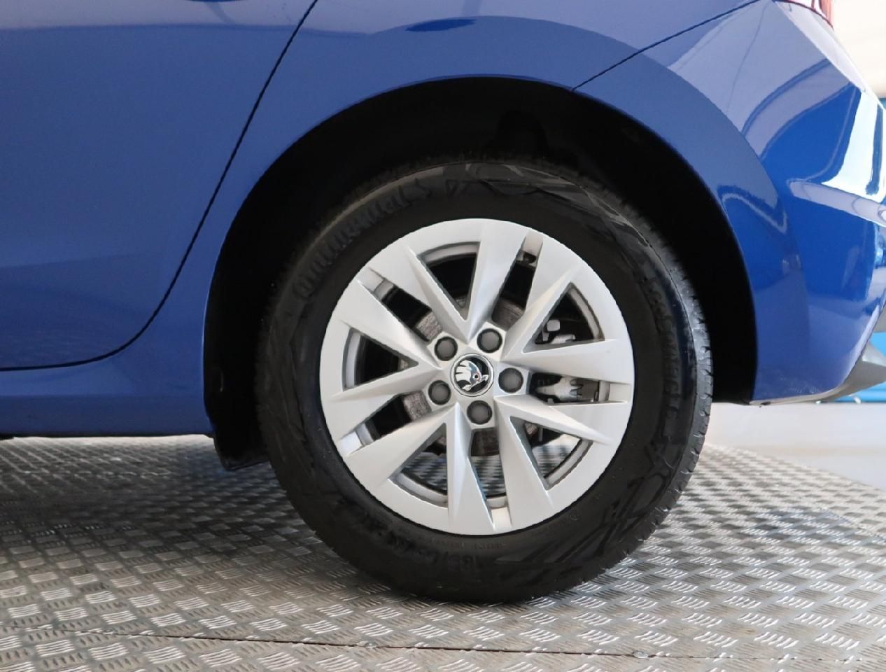 Fahrzeugabbildung SKODA Fabia 1.0 TSI Selection - LED, PDC, NS
