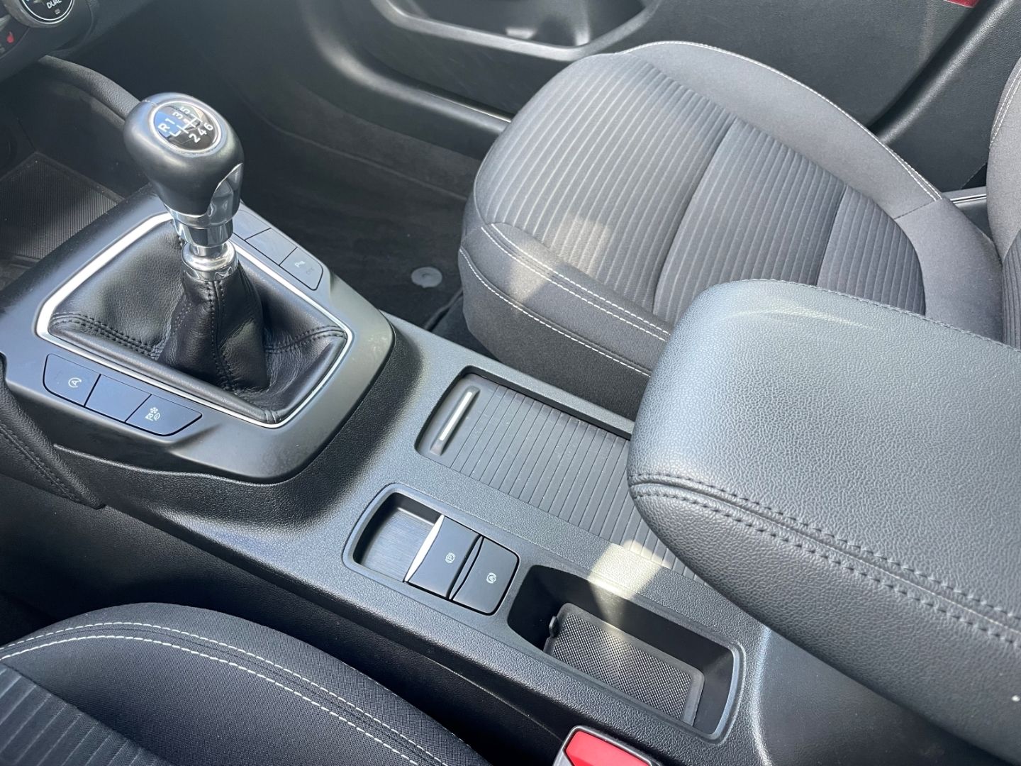Fahrzeugabbildung Ford Kuga Titanium Spurhalteass Winterpaket Kamera