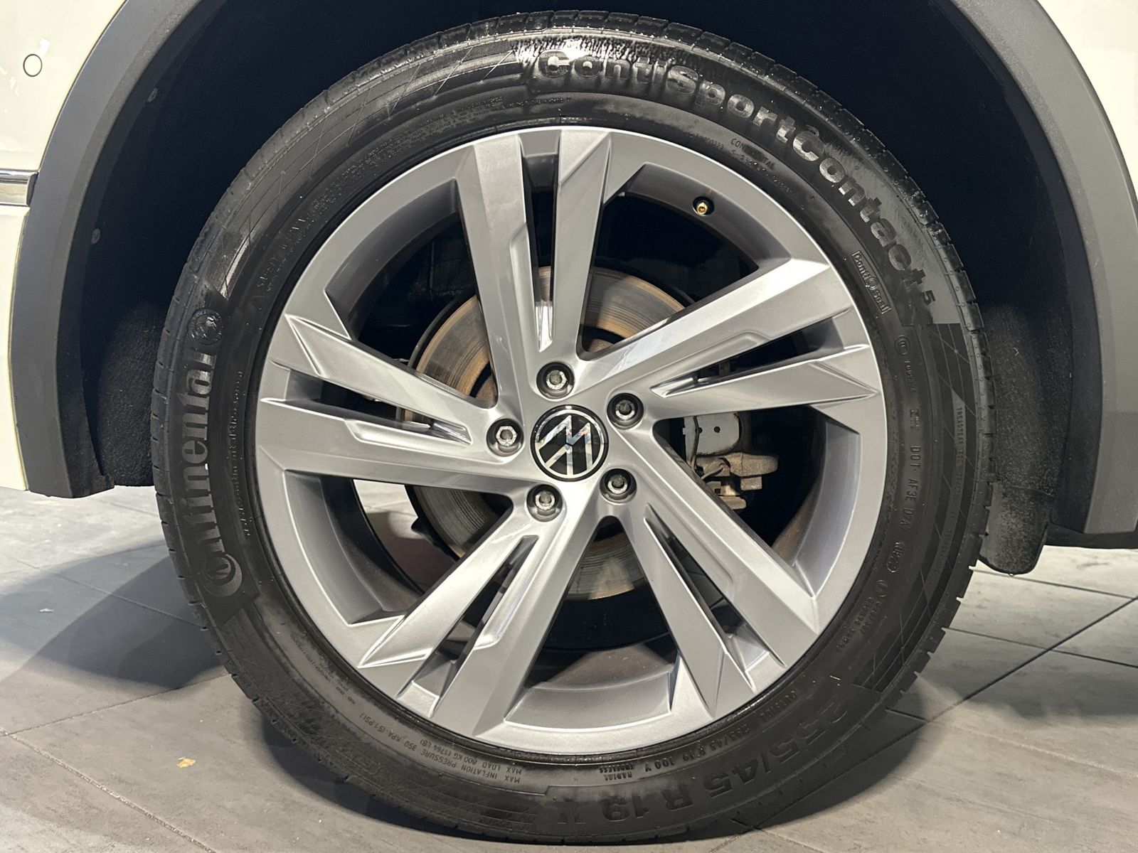 Fahrzeugabbildung Volkswagen Tiguan 1.4 eHybrid DSG R-Line NAV+LED+ACC+V-COCK