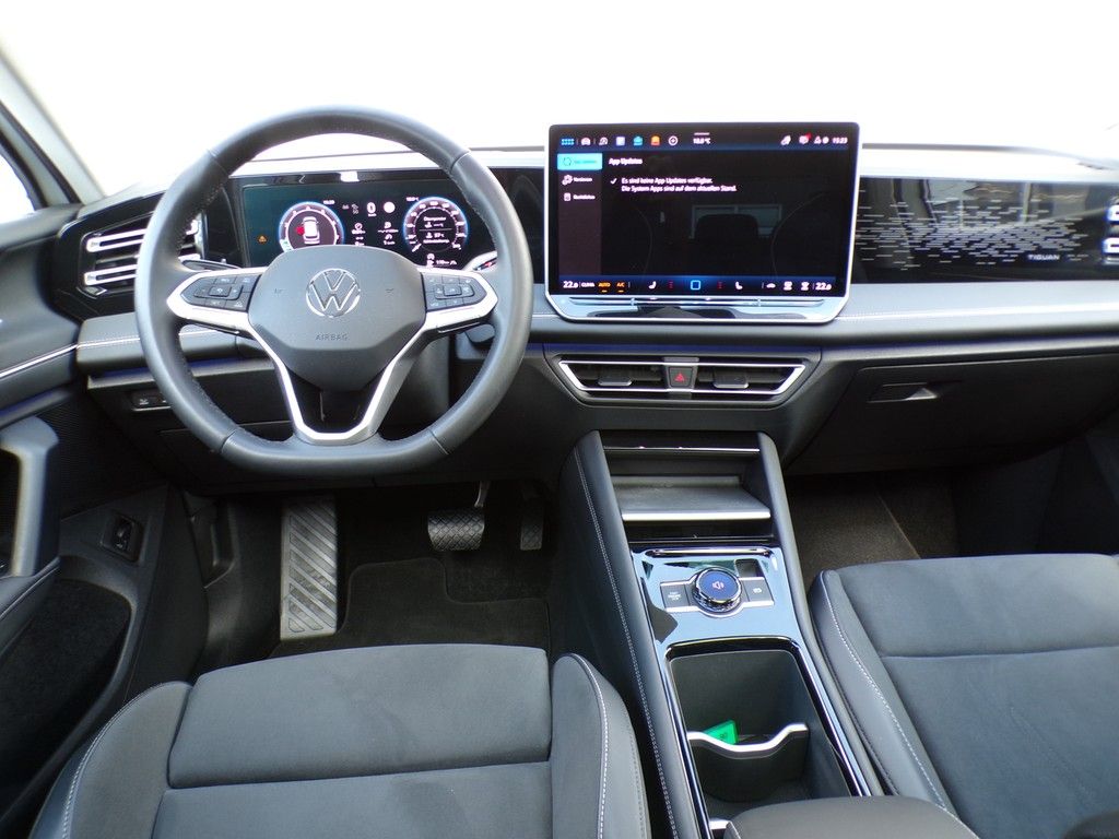 Fahrzeugabbildung Volkswagen Tiguan 1.5 eTSI DSG Elegance *Navi*Pano*Standhei
