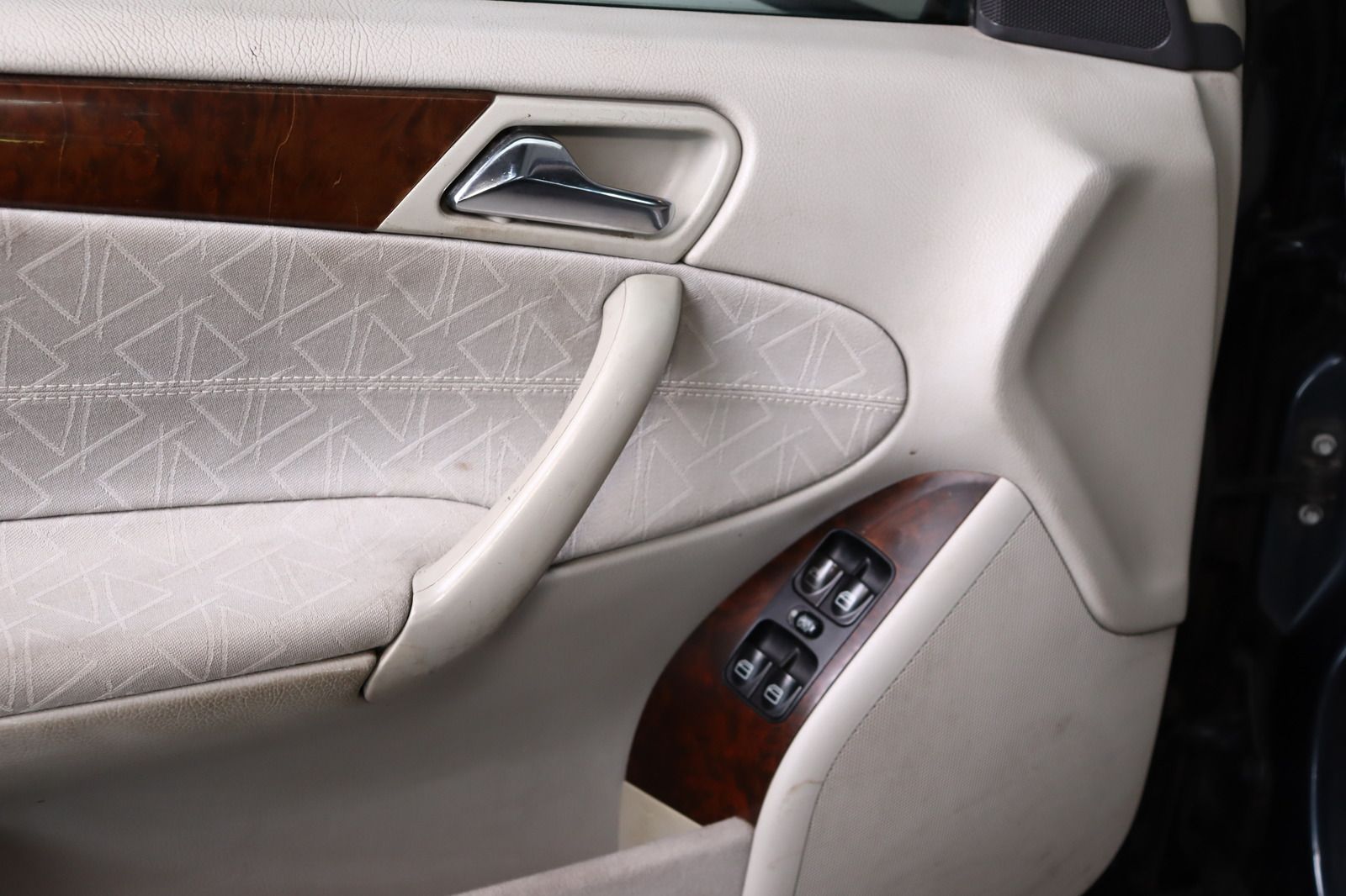 Fahrzeugabbildung Mercedes-Benz C 220 CDI T ELEGANCE