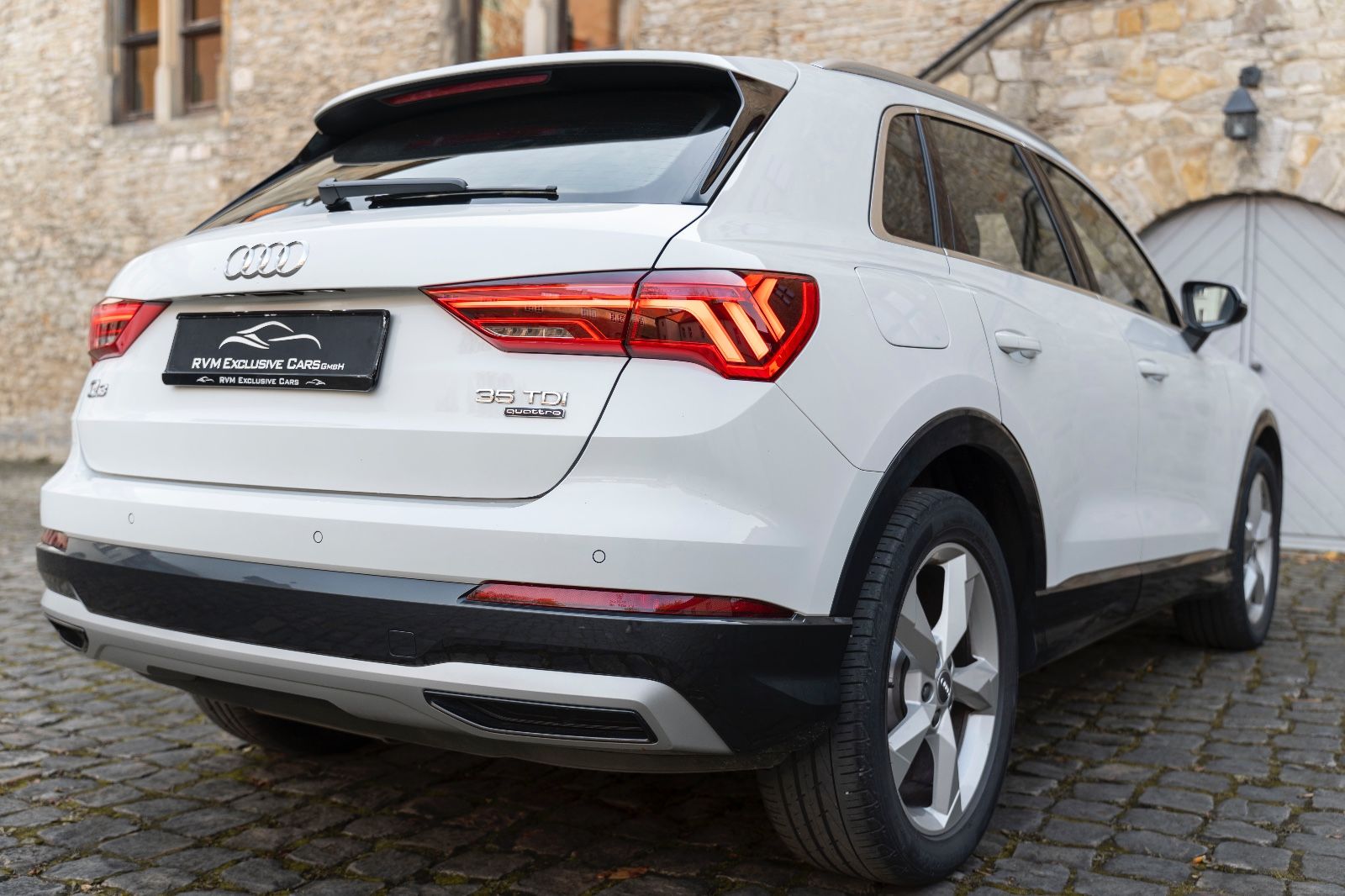 Fahrzeugabbildung Audi Q3 35 TDI QUATTRO DSP LED TOTW NAV TEMPOMAT