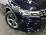 Volkswagen Tiguan*R-Line*4Motion*1.HAND*HEADUP*AHK*PDC* - Volkswagen Tiguan: Schwarz