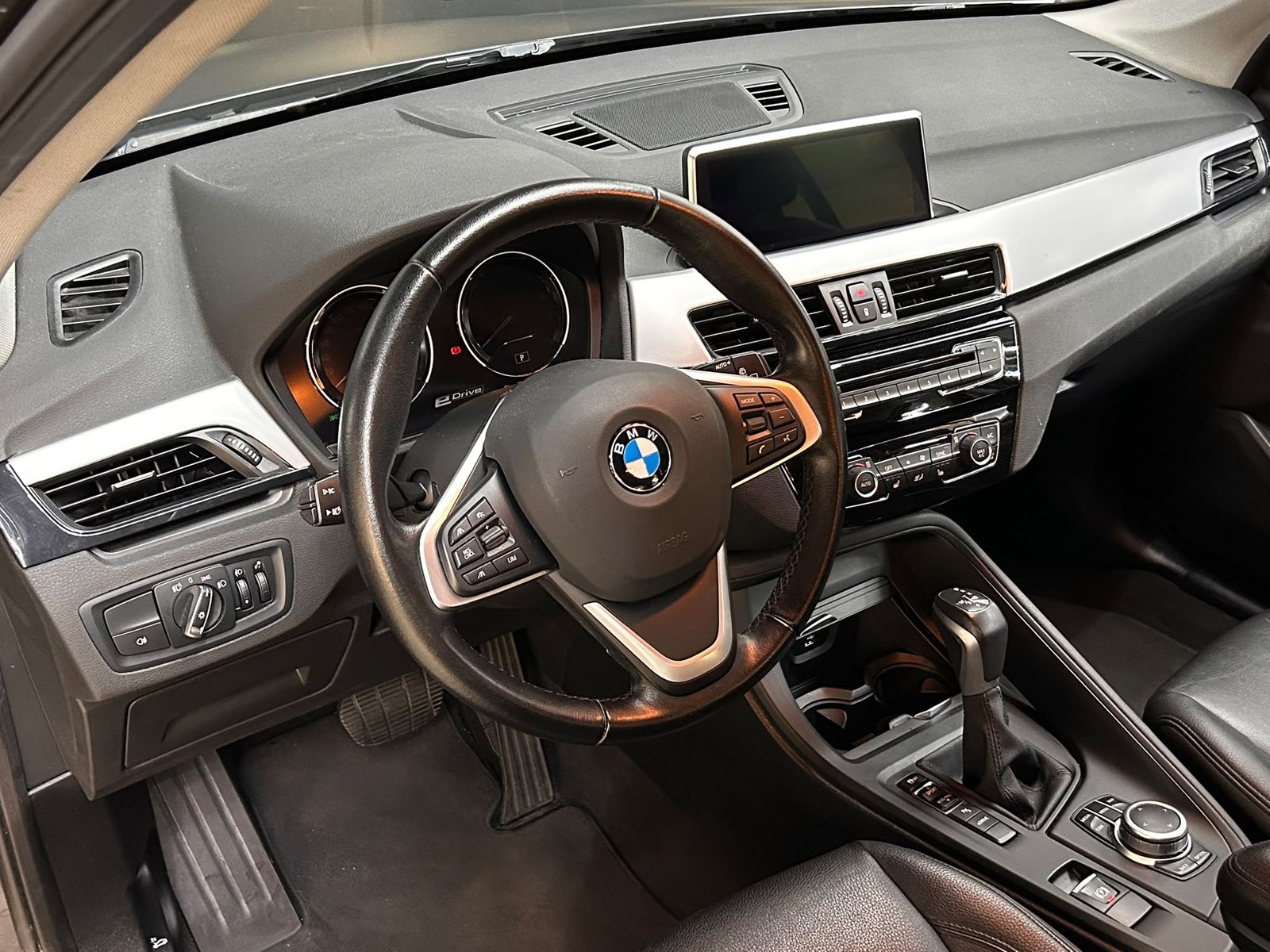 Fahrzeugabbildung BMW X1 25e xDr Advant LEDER+LED+NAVI+SHZ+ACC+PDC+MF+