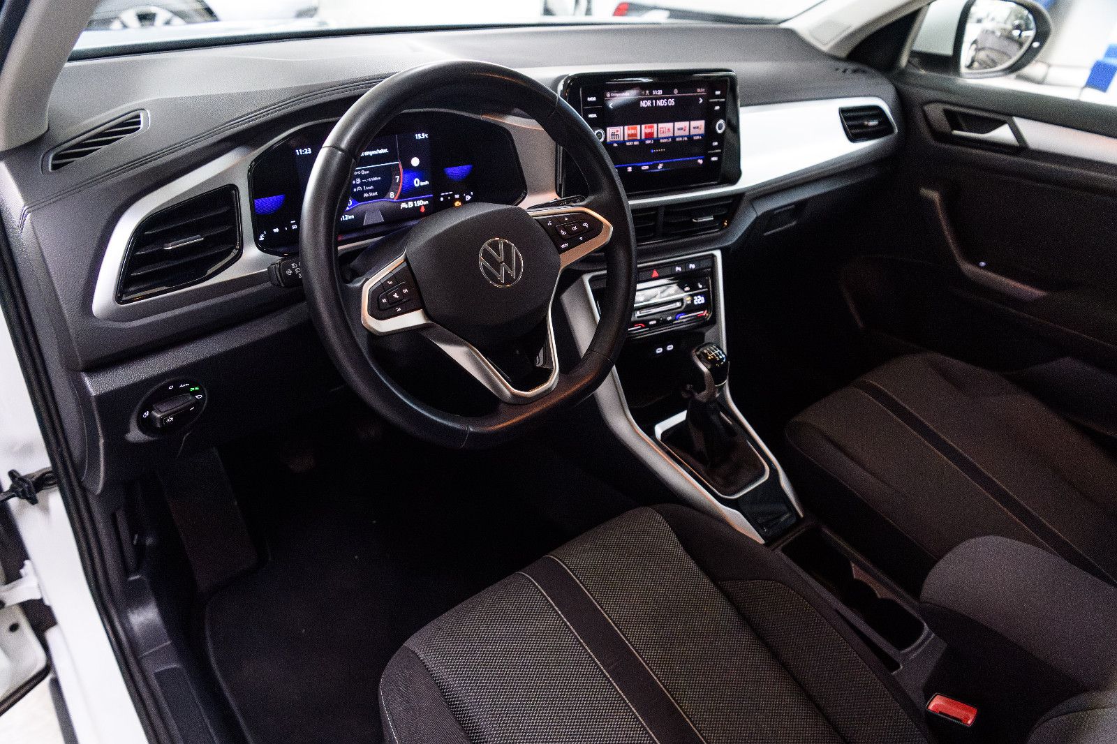 Fahrzeugabbildung Volkswagen T-Roc Life 1.0 TSI NAVI+PDC+SHZ+APP