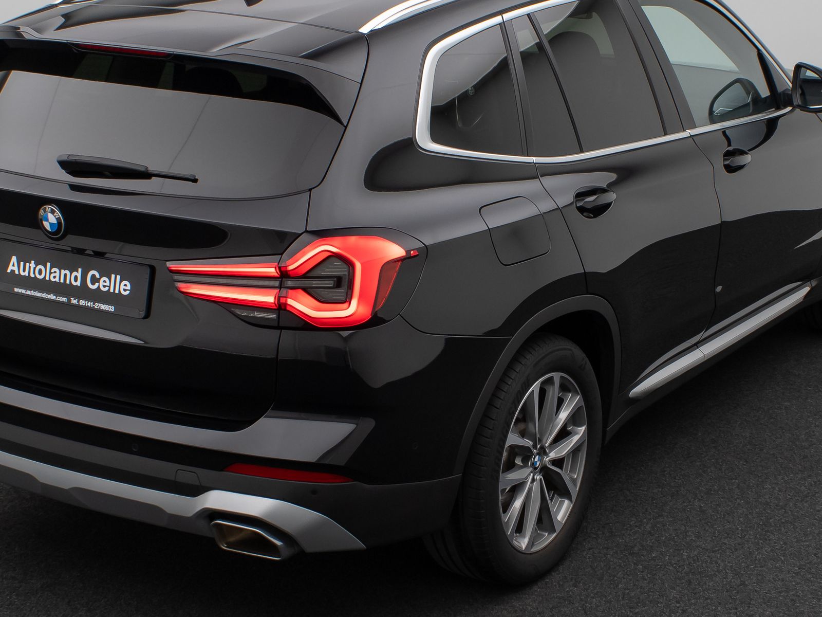 Fahrzeugabbildung BMW X3 xD30i Kamera DAB HiFi WLAN Leder Sport 19Zoll