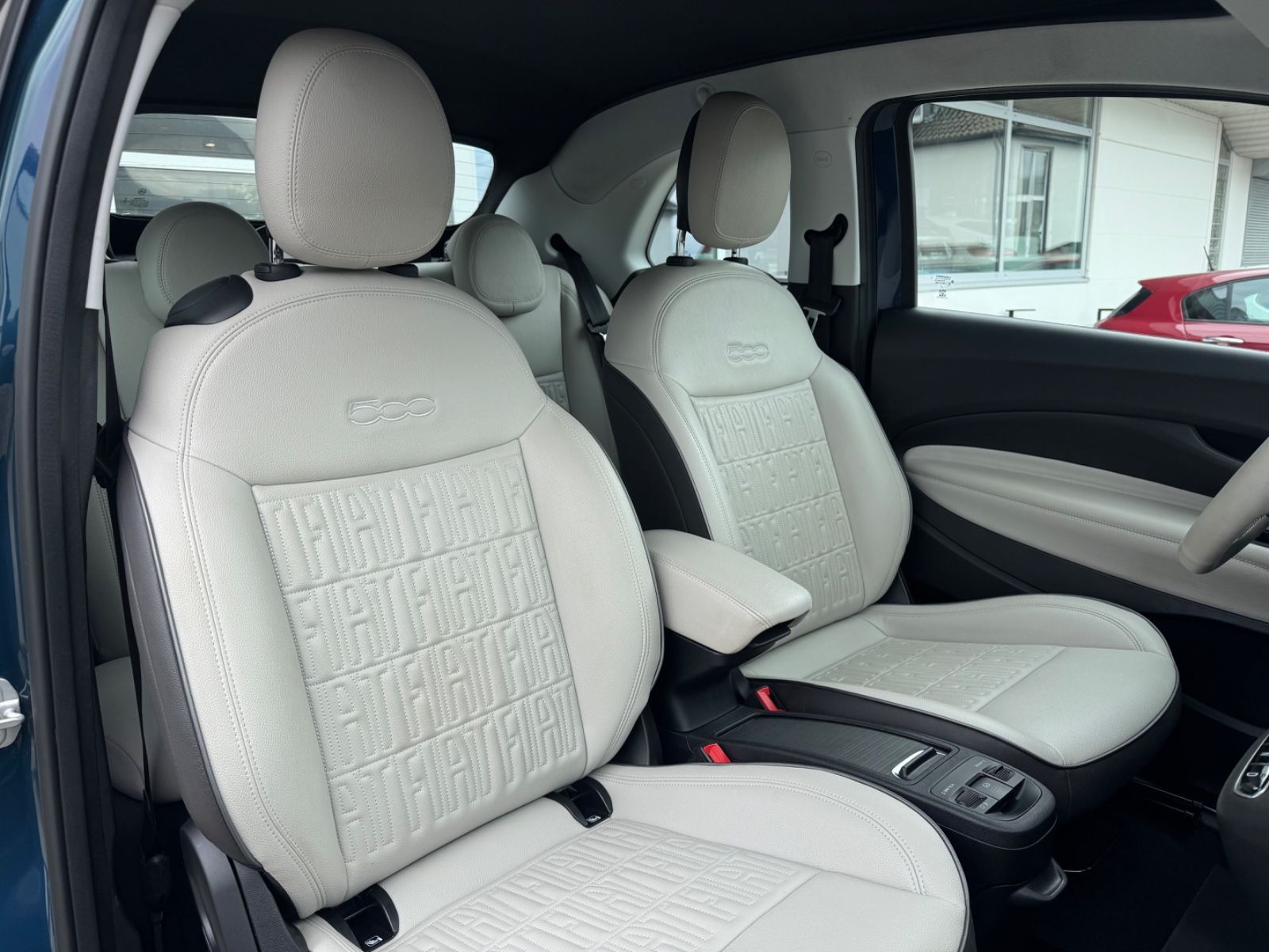 Fahrzeugabbildung Fiat 500 e La Prima/Leder/LED/R-Cam/ACC/Navi/SHZ