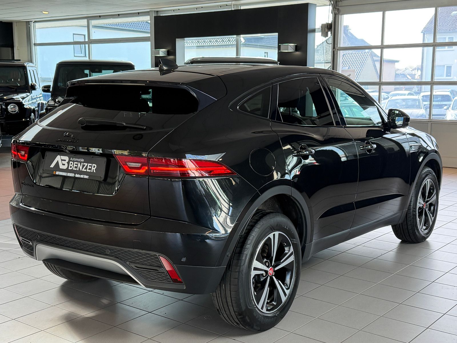 Fahrzeugabbildung Jaguar E-PACE S AWD/BLACK-PACK/360°KAM/LED/3D-KAMERA/