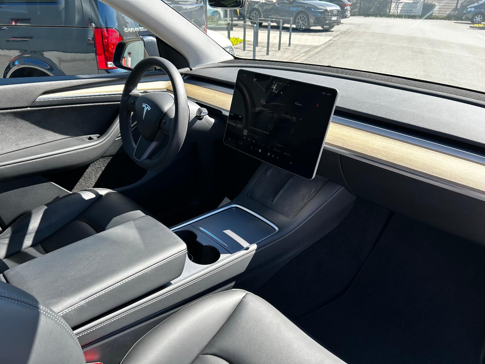 Tesla Model Y Long Range Dual AWD