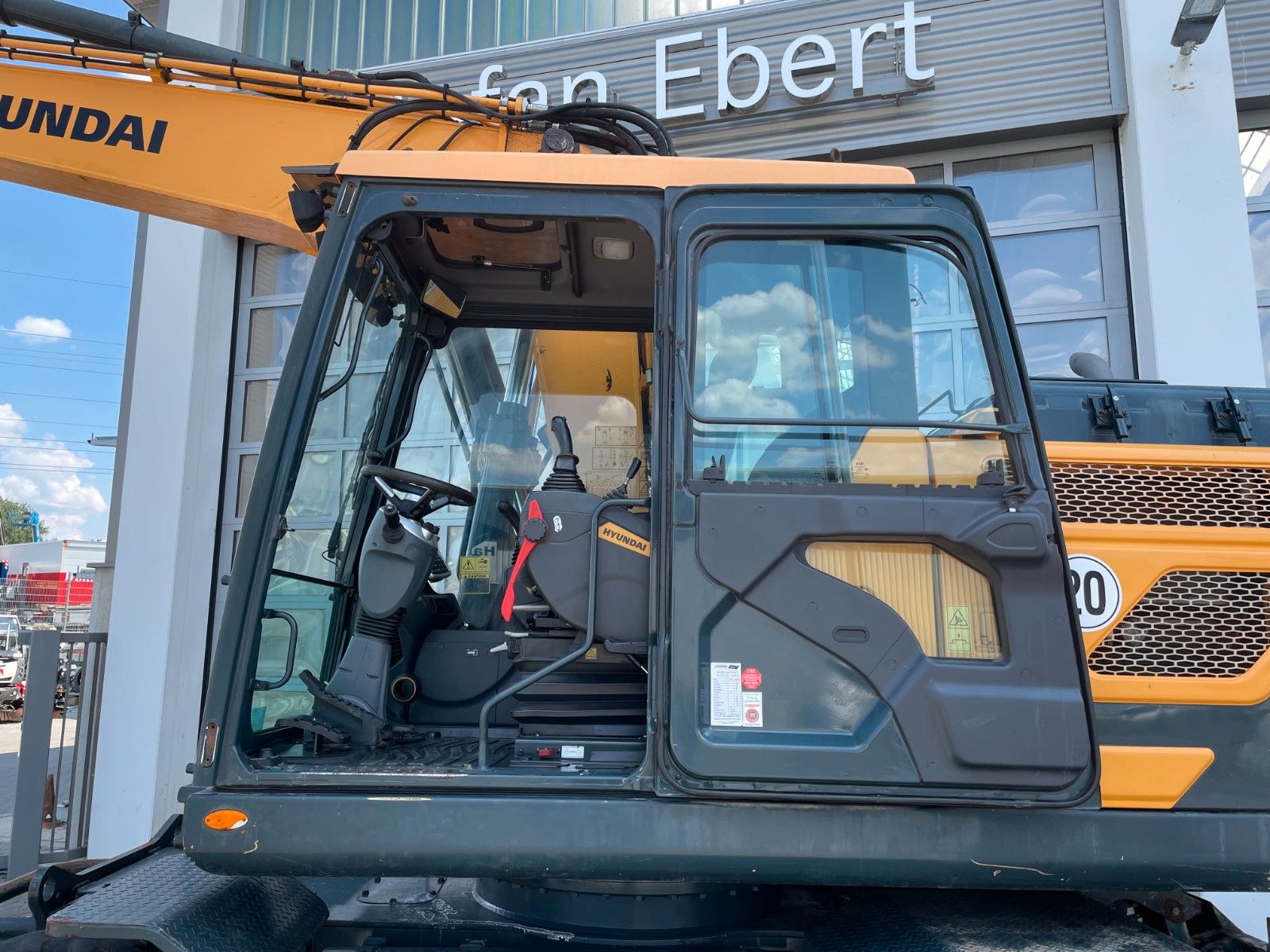 Fahrzeugabbildung Hyundai HW 180 / 6.102h / Tieflöffel / OQ70/55 / Klima