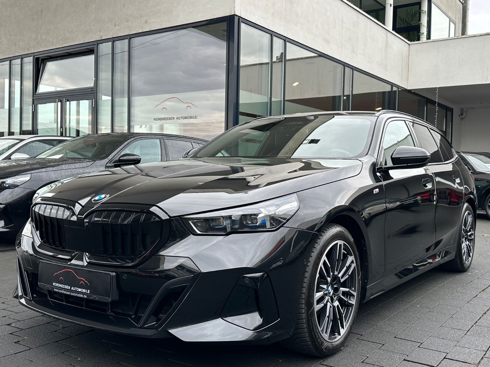 BMW 520 i Touring M Sport Iconic Glow Panorama foto 1