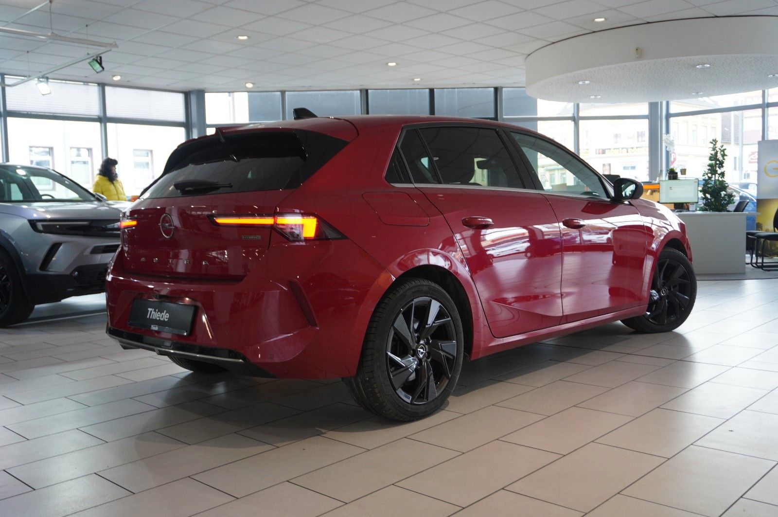 Fahrzeugabbildung Opel Astra L Lim. 1.6 HYBRID ELEGANCE NAVI/LED/KAMERA