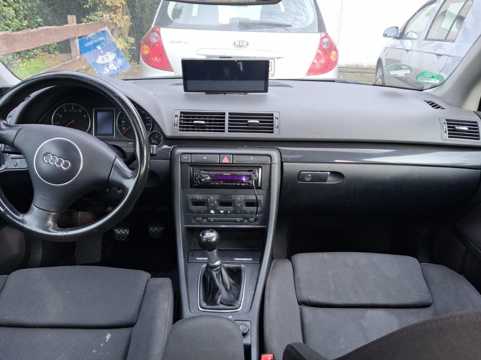 Audi A4 2004 — photo 8
