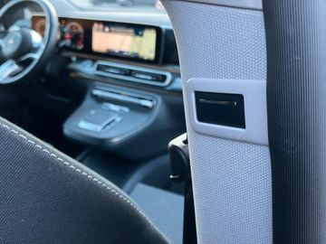 Mercedes V 220 - 11