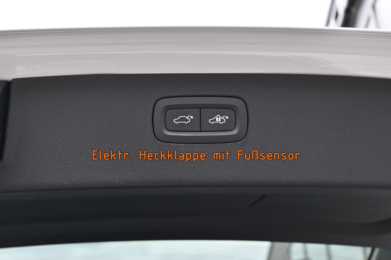 Fahrzeugabbildung Volvo XC90 T8 AWD Re Ultimate Bright °B&W°FOUR-C°VOLL!