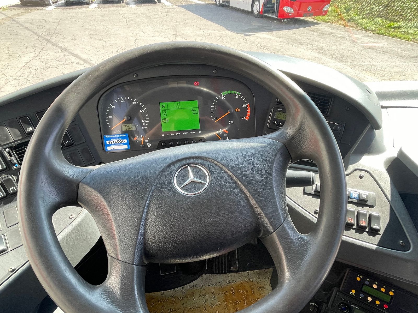 MERCEDES-BENZ  2013 - Image 11 of 32