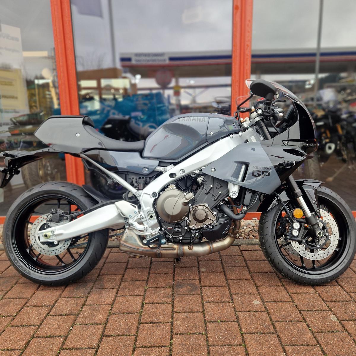 Yamaha XSR900 GP MY 2025 - Power Grey