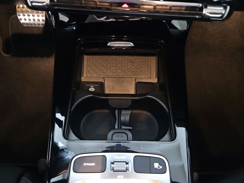 Fahrzeugabbildung Mercedes-Benz CLA 200 SB AMG AHK Pano Totwi. LED SHZ Sport DAB