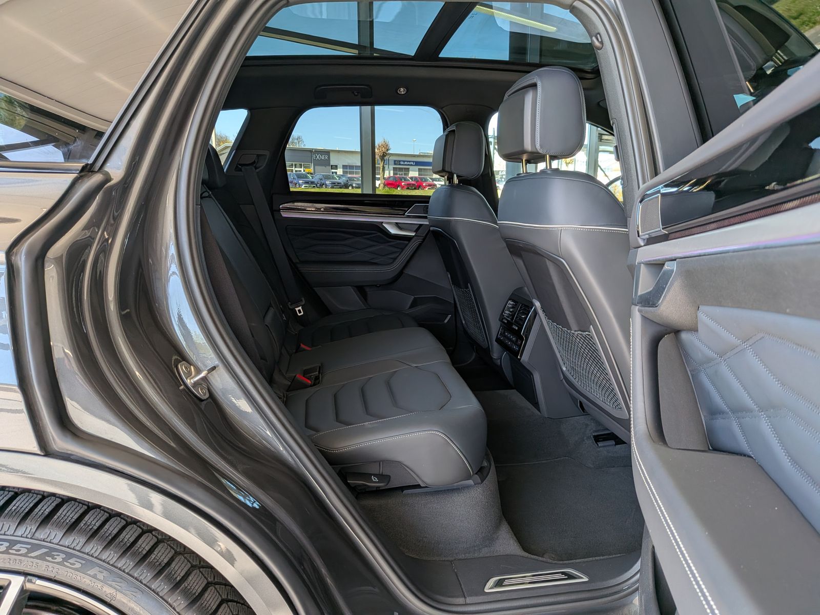 Fahrzeugabbildung Volkswagen Touareg 3.0TDI 4M R-Line VOLL Black 22" UPE 114T