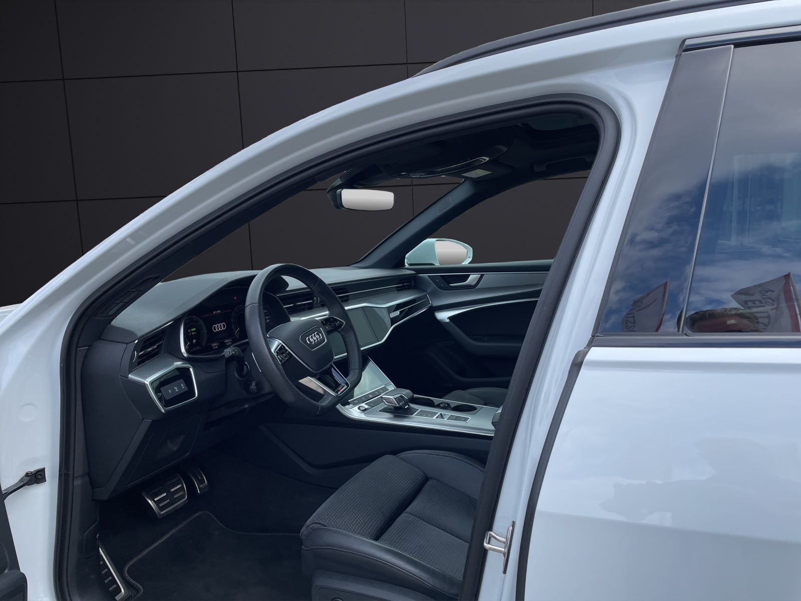 Fahrzeugabbildung Audi A6 Avant TFSI e quattro S line Matrix Navi SHZ