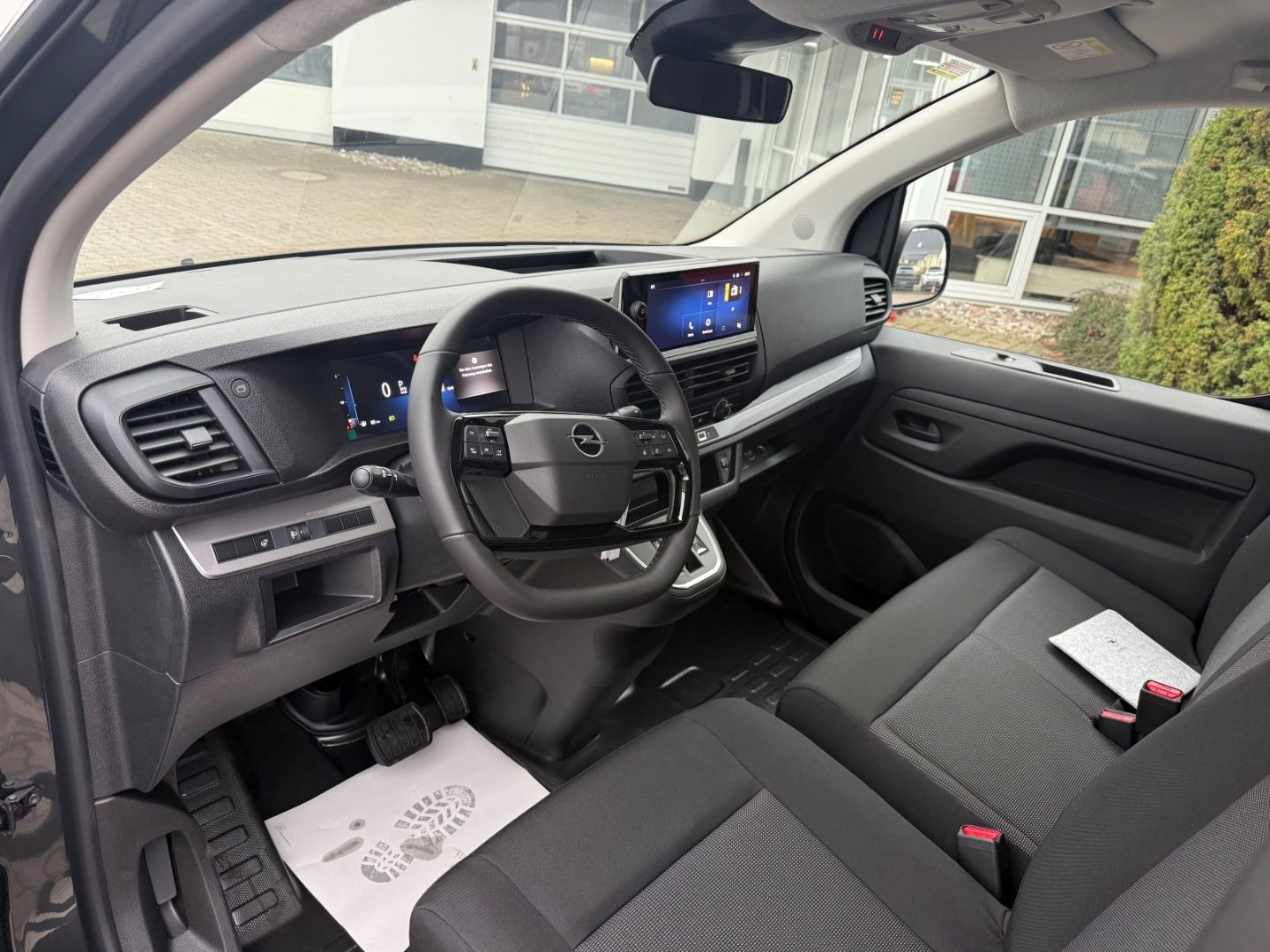 Fahrzeugabbildung Opel Vivaro L3 Doppelkabine XL D 180 Automatik