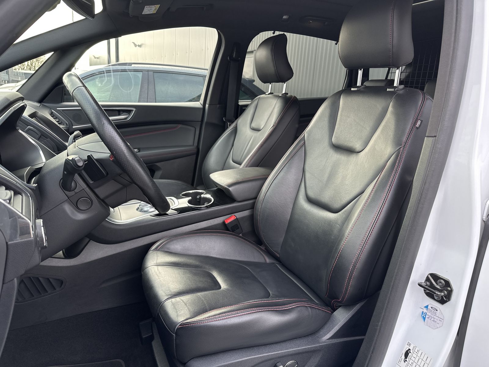 Fahrzeugabbildung Ford S-MAX 2.0 EB Aut. AWD ST-Line NAV+LED+ACC+PANO