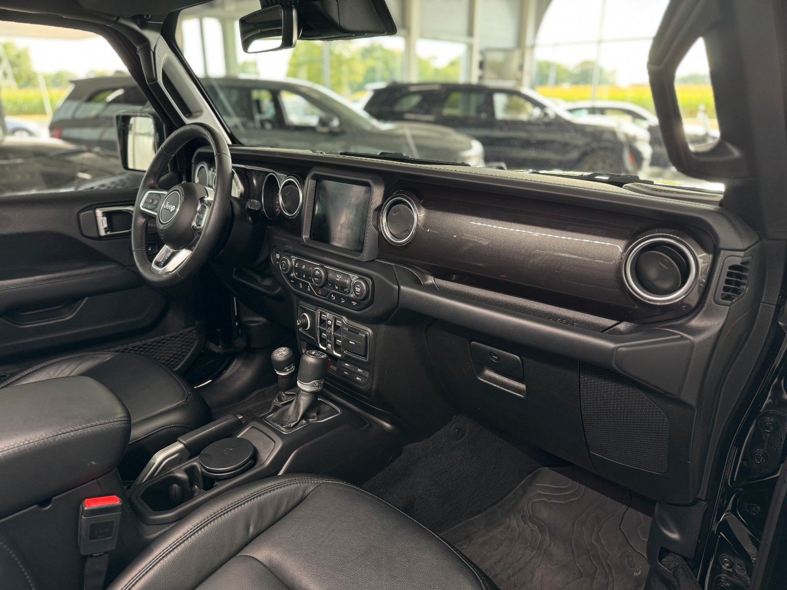 Fahrzeugabbildung Jeep Wrangler Unlimited 2.0 T-GDI Night Eagle Sky One