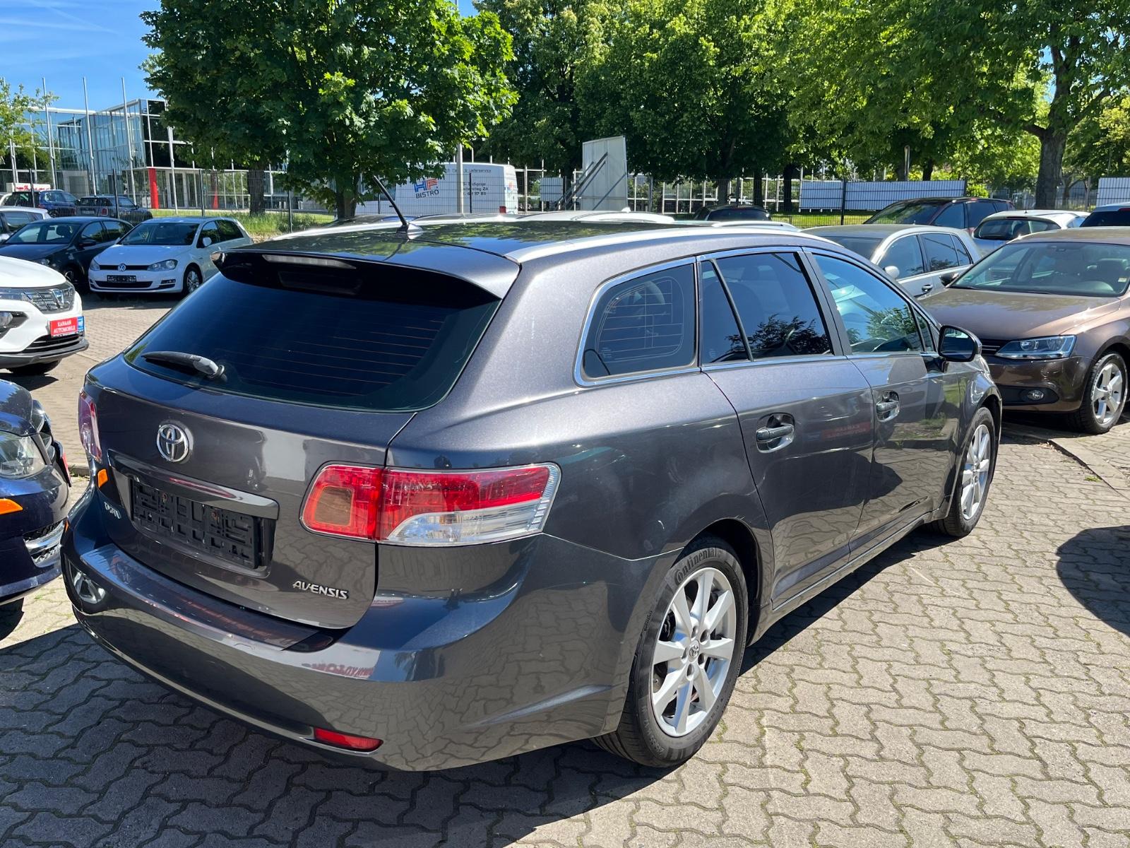 Toyota Avensis 2011 — photo 11