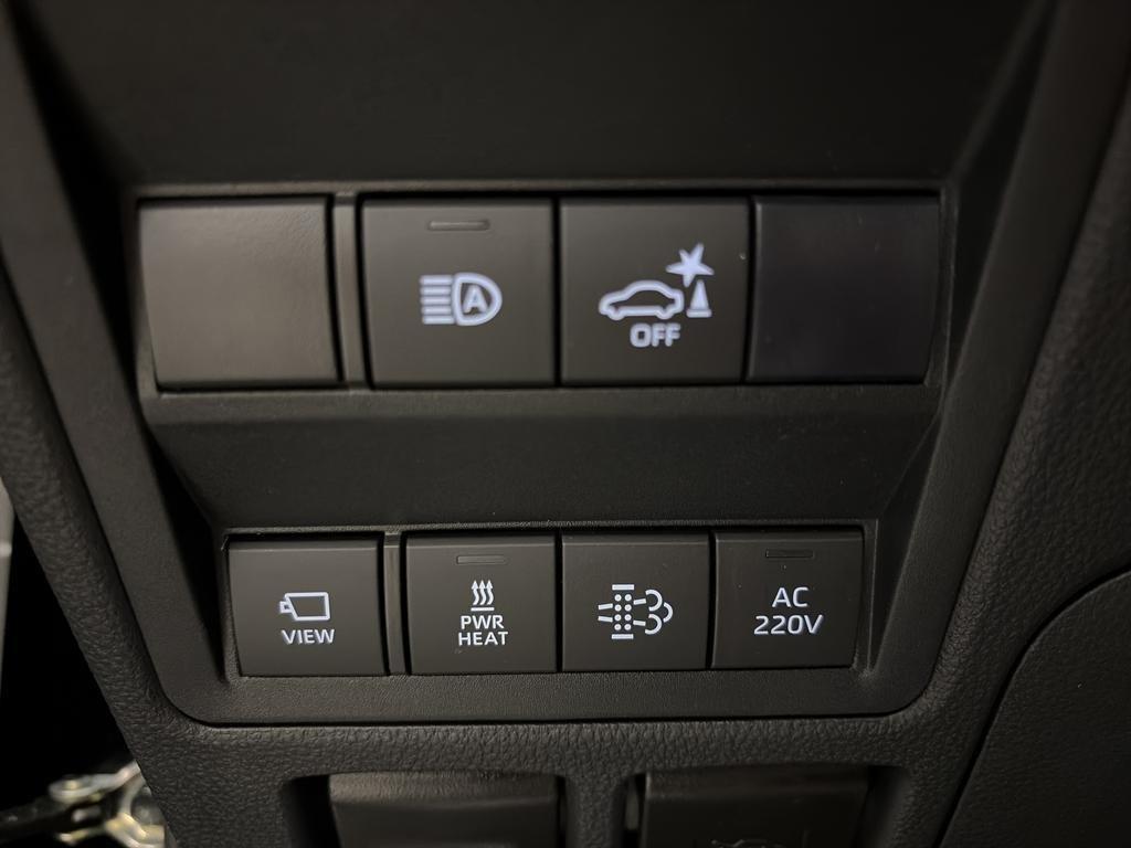 Toyota Hilux Double Cab 2.8 D MHEV 4×4 Invincible