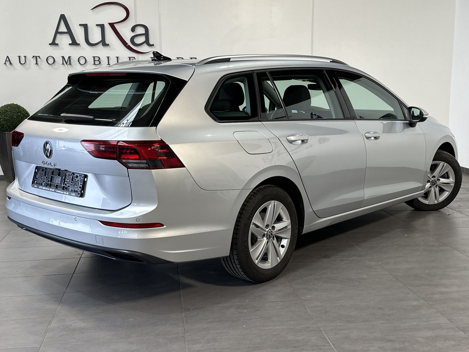 Fahrzeugabbildung Volkswagen Golf Variant 2.0 TDI DSG Life NAV+LED+KAM+AHK+VC