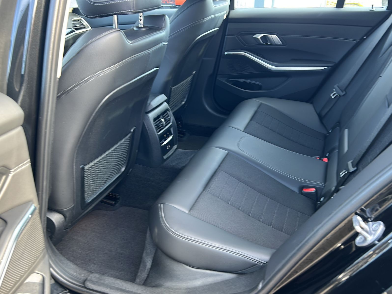 Fahrzeugabbildung BMW 318 d Touring Automatik