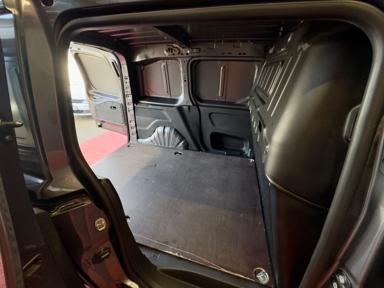 Fahrzeugabbildung Peugeot Partner Asphalt L1 Klima Kamera Keyless Sitzheiz