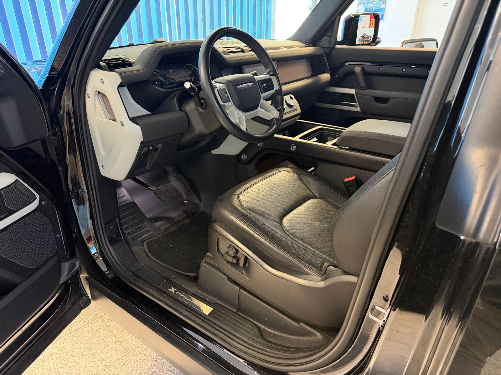 Land Rover Defender 90 D200 X-Dyn. SE / Pano. / Black Pack foto 10