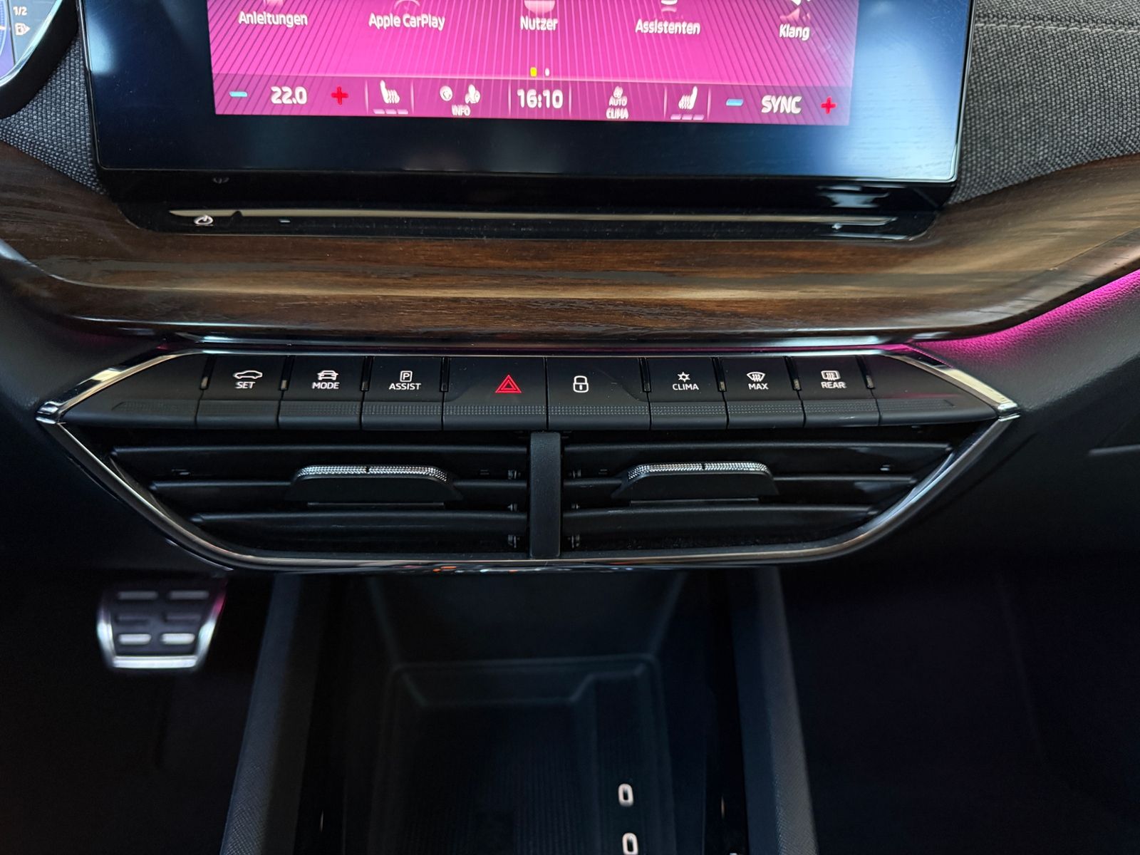 Fahrzeugabbildung SKODA Octavia Combi Scout 4x4 KAM ACC HUD LED