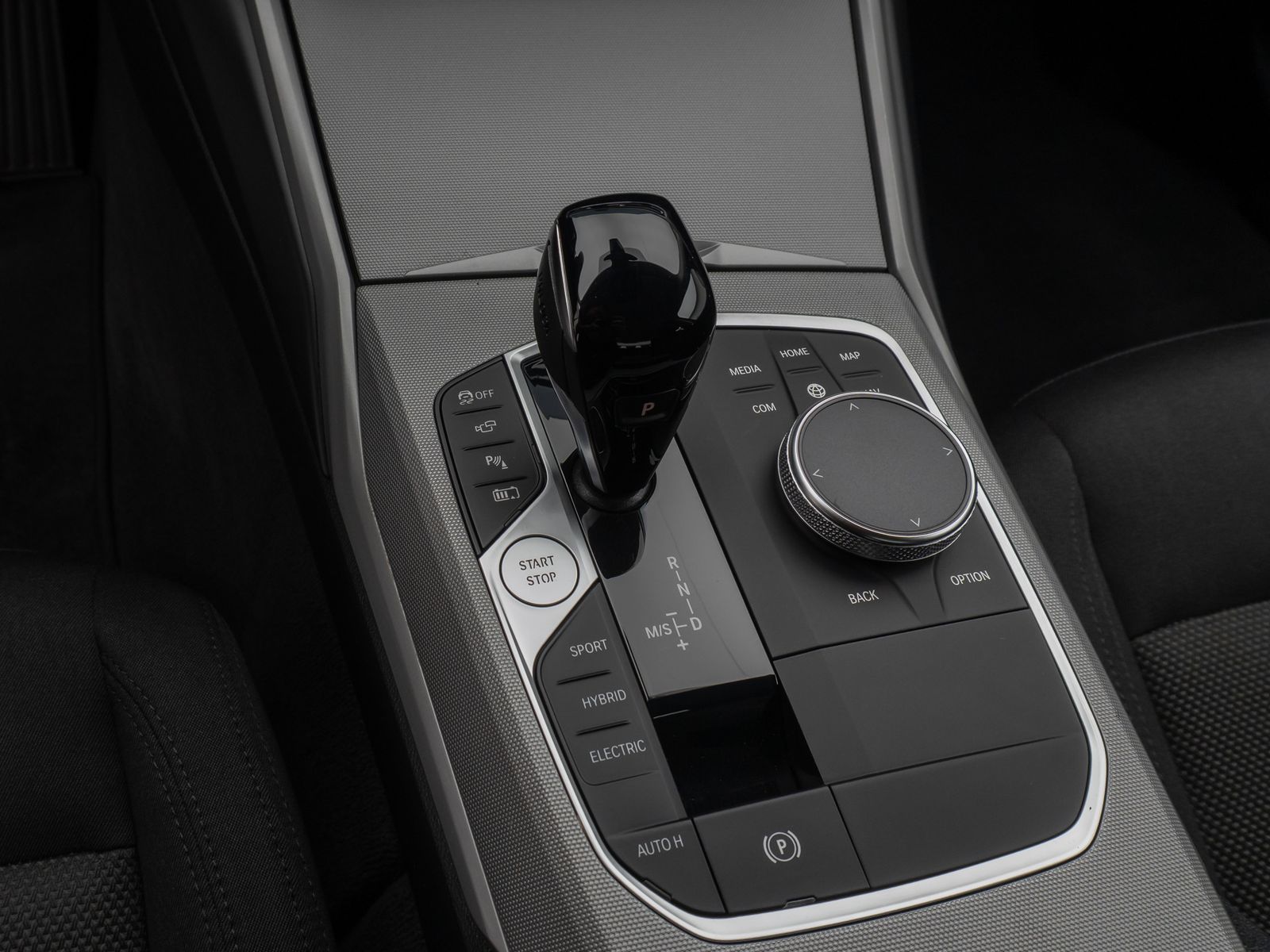 Fahrzeugabbildung BMW 320e 360°DAB WLAN CockPiPro DrivAssis LED Alarm