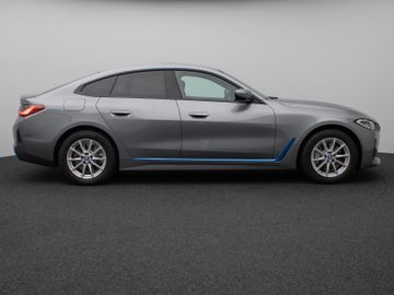 Fahrzeugabbildung BMW i4 eD35 Gran Coupé Glasdach Kamera DAB H/K Komfo